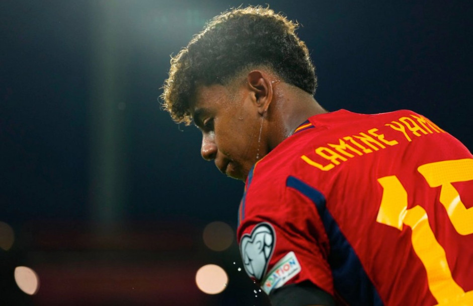 前锋连续三轮破门，全场观众沸腾（前锋三场连破门，点燃全场）