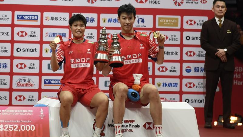 逆袭称王，苏超泰州队获2025微博竞燃之夜年度全民闪耀运动队（黑马封王！苏超泰州队荣膺2025微博竞燃之夜年度全民闪耀运动队）