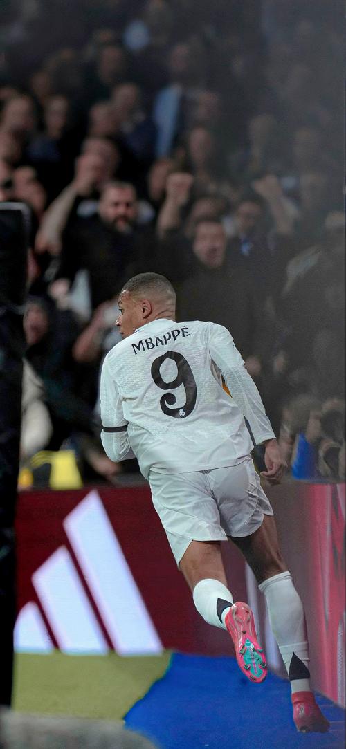 德转列土耳其球员历史身价榜：居莱尔9000万欧元高居第一（德转发布土耳其球员历史身价榜：居莱尔以9000万欧居首）