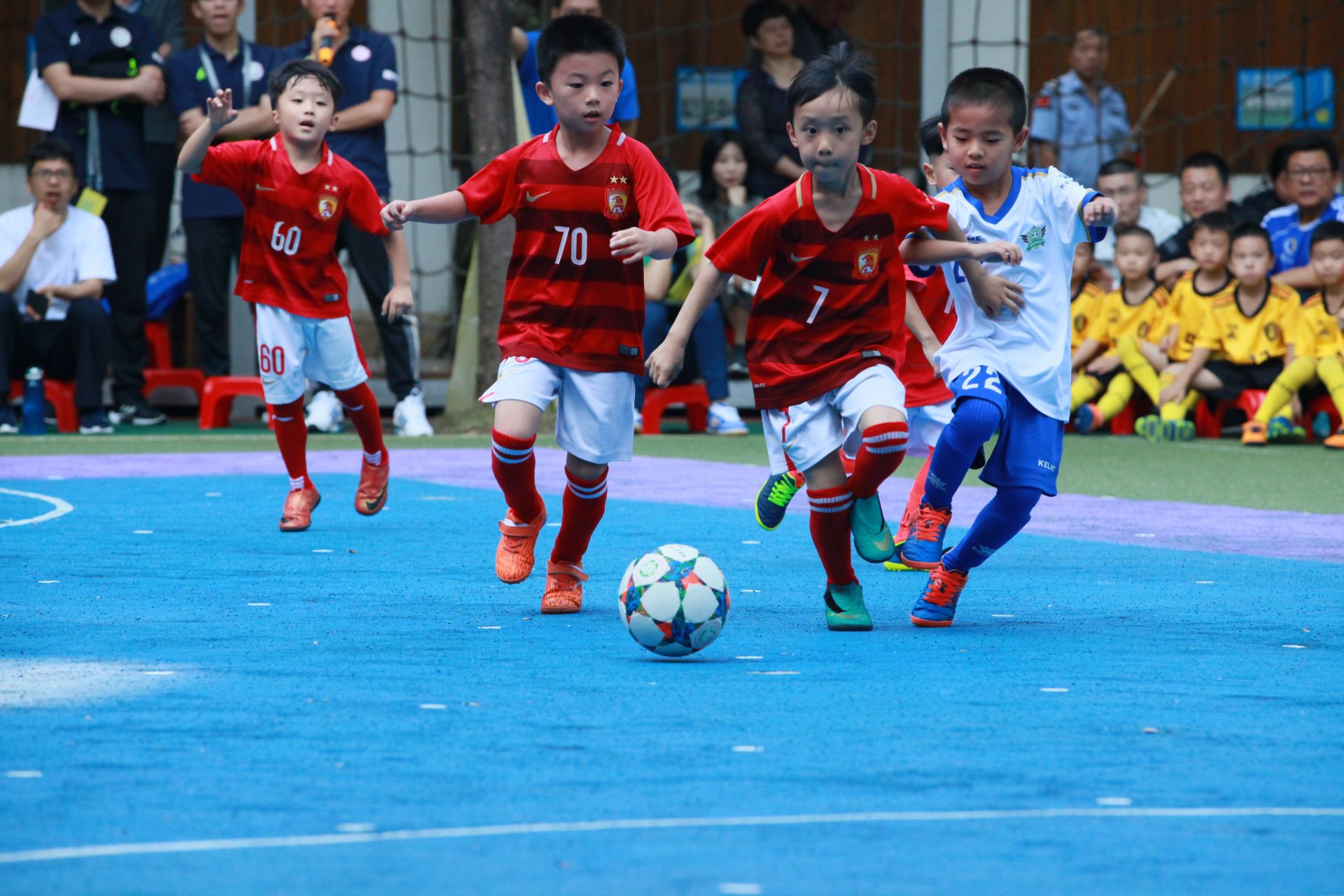 记者：今年是浙江队的过渡赛季，明年球队将重新组建（记者：浙江队本季处于过渡期，明年计划重组）