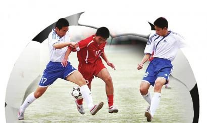 这中卫是真正的后防领袖（这名中卫才是后防线的真正领袖）