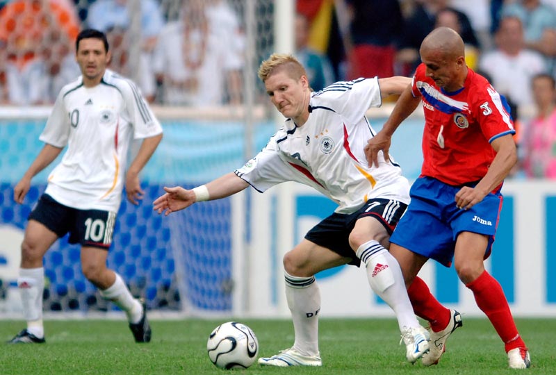 记者：奥斯卡身边人认为他没法继续踢球了，他在体能测试时突感不适（记者：奥斯卡体能测试中突感不适，身边人士称其已难继续踢球）