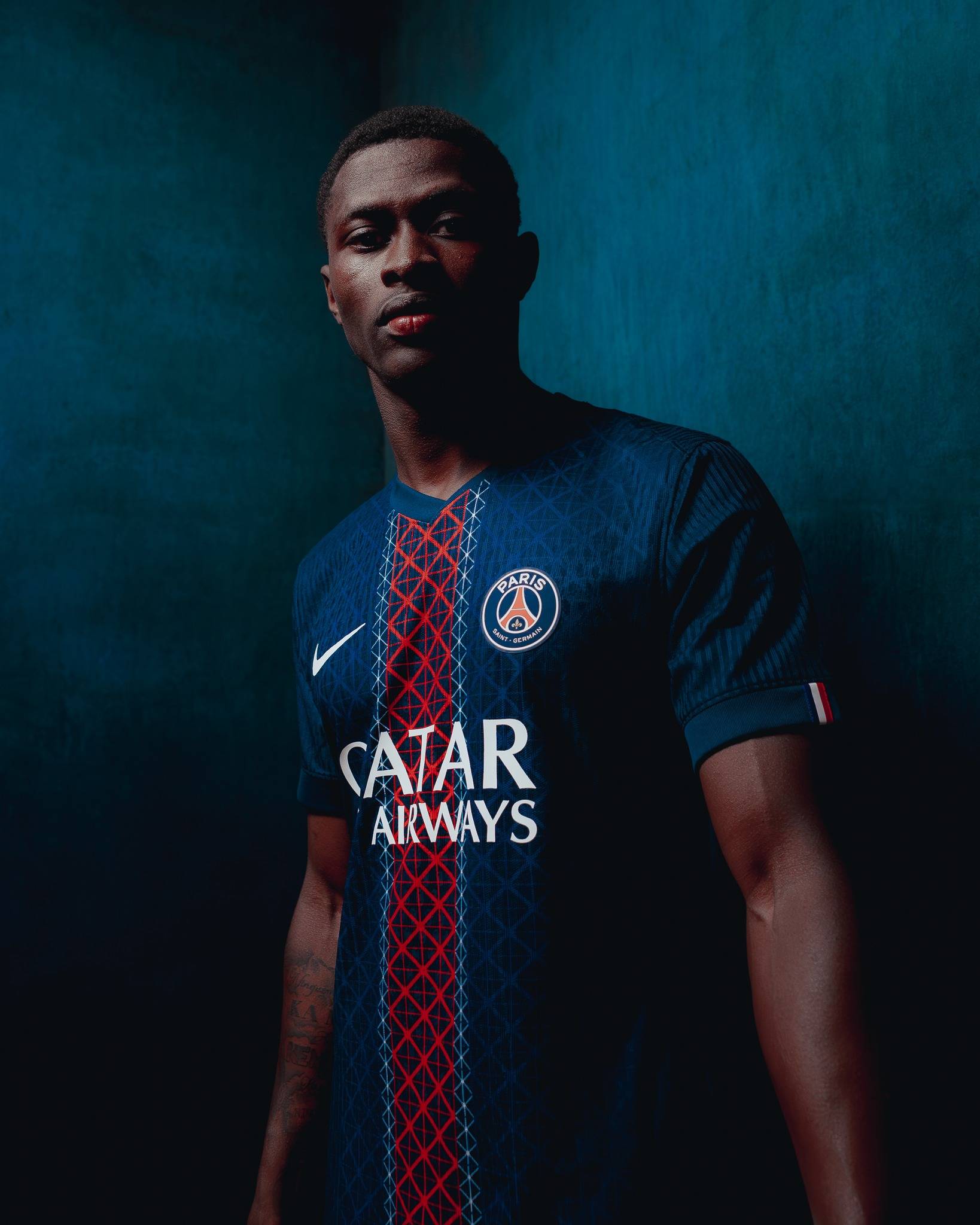 梅西天生内向！但因为足球、变成一个会主动演讲的领袖！（从内向少年到敢言领袖：足球如何塑造梅西）