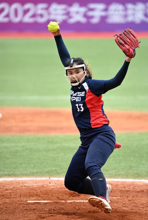 皇马19岁球星陷绝境，父亲引圣经怒怼俱乐部，一月转会成定局？（皇马19岁新星深陷困局，父亲援引圣经怒批俱乐部，冬窗转会在即？）