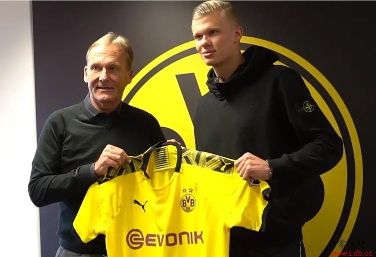 斯基拉：切尔西中场乌戈舒库加盟伯恩利的转会费为2300万镑（斯基拉称：乌戈舒库以2300万镑从切尔西转投伯恩利）