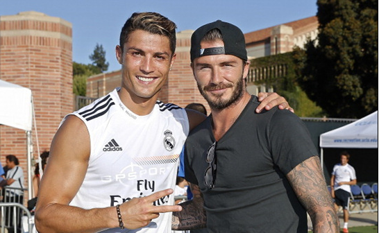 客战塞尔塔戴帽，莱万巴萨生涯第4次上演帽子戏法（莱万客战塞尔塔完成帽子戏法，巴萨生涯第4次戴帽）