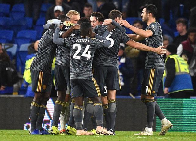 TA：奥赖利首秀表现得游刃有余；安德森很好地控制了比赛节奏（TA：奥赖利首秀从容自若，安德森节奏掌控到位）