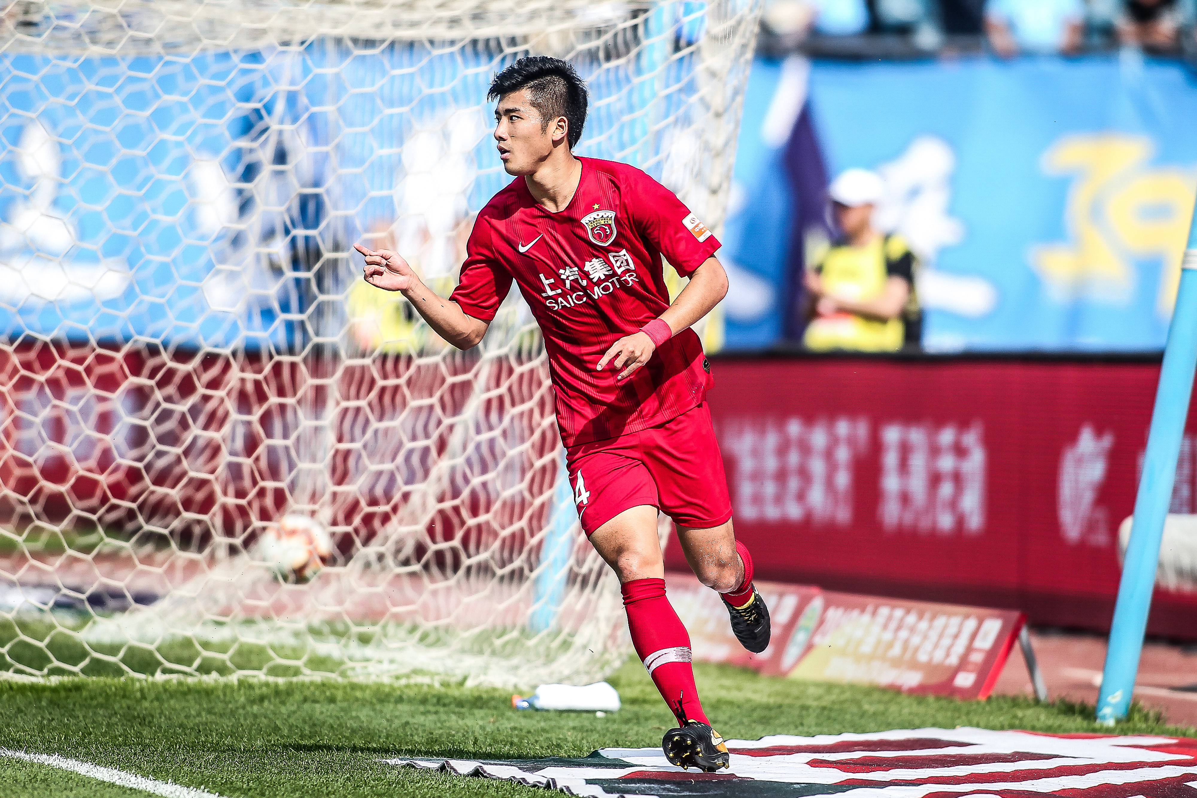 拜仁德甲霸主地位持续巩固（拜仁德甲统治地位愈发稳固）