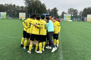 足球周刊：刘若钒曾想回成都却被徐正源拒绝，后获里卡多、穆斯卡特赏识（足球周刊：刘若钒曾欲回归成都遭徐正源拒绝，随后得到里卡多与穆斯卡特青睐）