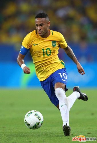 李章洙回渝参加足协杯夺冠25周年纪念赛，感慨儿子当年才初中（回到重庆庆祝足协杯封王25周年，李章洙感慨儿子当时还在读初中）