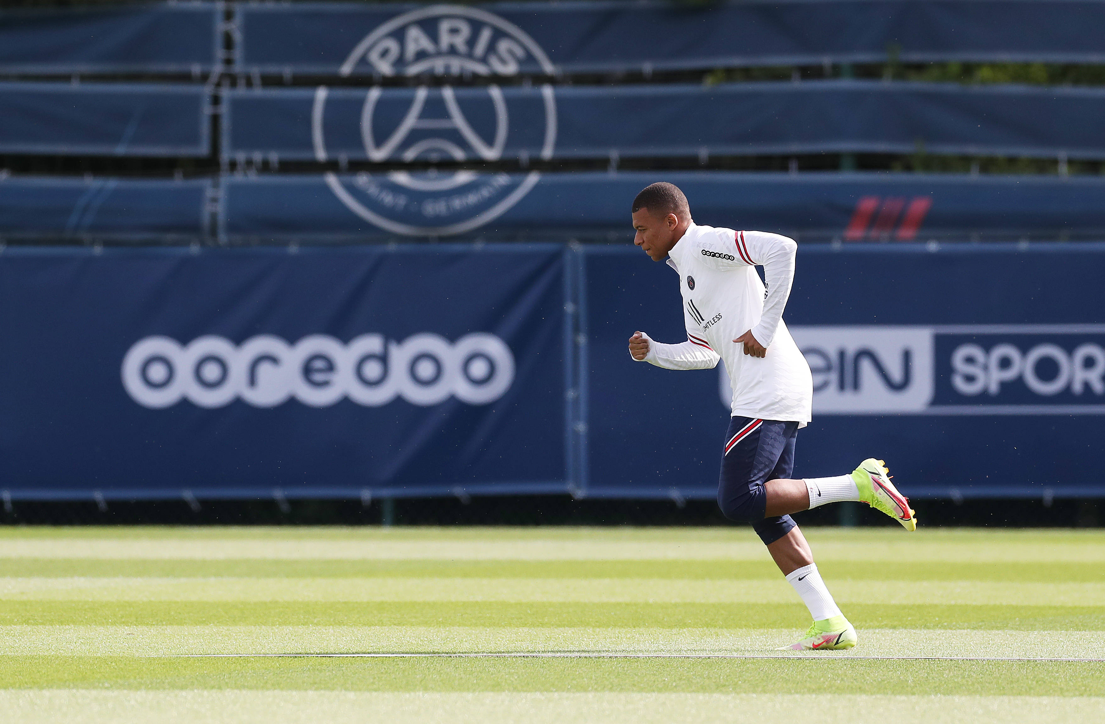 罗马诺：梅努可能在1月离开曼联，那不勒斯对租借他很感兴趣（罗马诺：那不勒斯有意租借梅努，球员或在冬窗离开曼联）