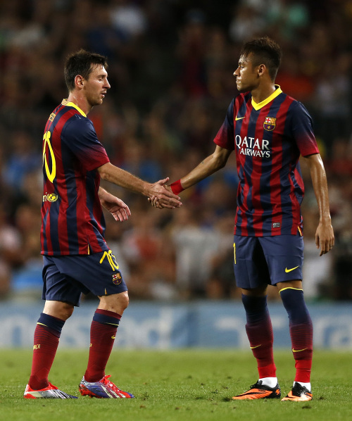 年年欧冠失误染红，这集我看过…巴萨客场不敌切尔西！（欧冠再现失误与红牌，熟悉剧情重演：巴萨客场不敌切尔西）