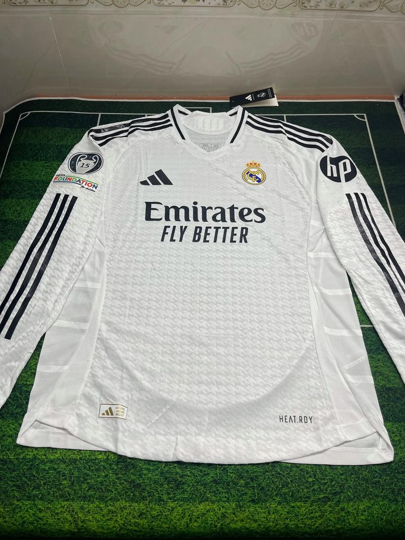 费尔明用一个词汇形容队友：费兰“鲨鱼”、佩德里“魔术”（费尔明一词评队友：费兰“鲨鱼”、佩德里“魔术”）