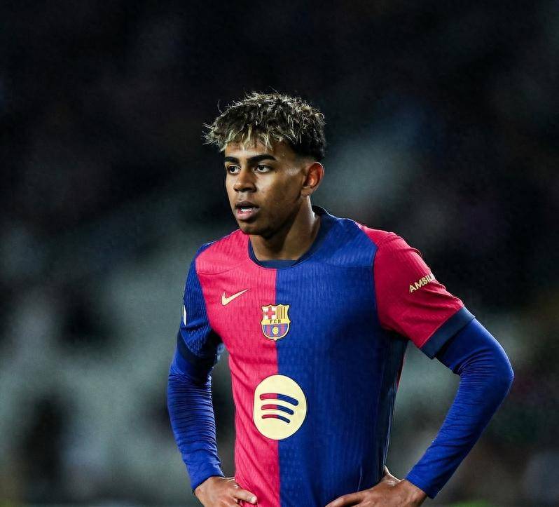 无缘升级向球迷跪拜道歉，水原三星主帅卞成焕赛后主动辞职（无缘升级后向球迷下跪致歉，水原三星主帅卞成焕赛后请辞）