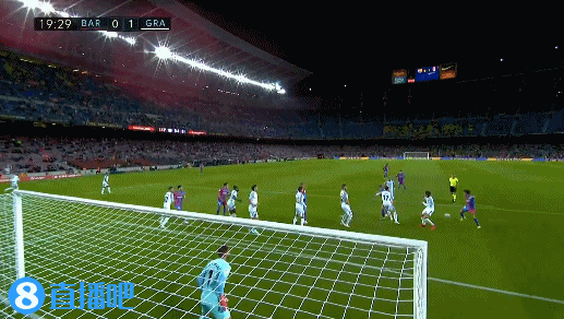 误判，意丁联赛中皮球从边网打进，裁判判罚进球有效（判罚失误：意丁赛场皮球从边网入网，主裁判定进球有效）