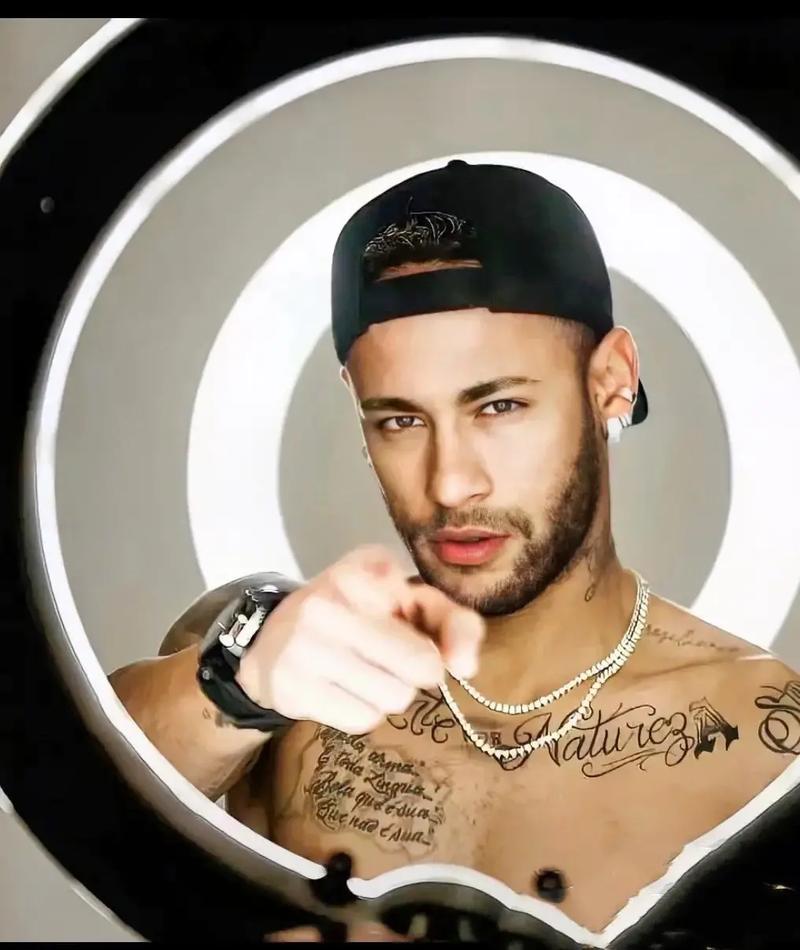 前巴萨主席：81岁的我希望看到诺坎普交工；伯纳乌像沙丁鱼罐头（前巴萨主席：81岁仍盼诺坎普竣工，称伯纳乌像沙丁鱼罐头）