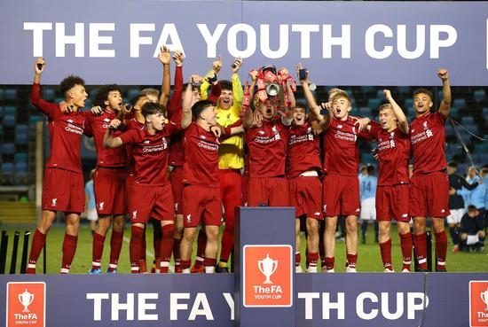 默里34分约基奇准三双，掘金末节发力击退黄蜂（默里砍34分，约基奇准三双，掘金末节爆发力擒黄蜂）