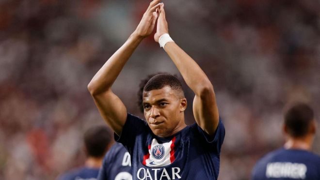 TA：热刺希望与范德芬续约；冬窗引援会因帕拉蒂奇去留而调整（TA：热刺计划与范德芬续签；冬窗引援策略将随帕拉蒂奇留任与否而变）