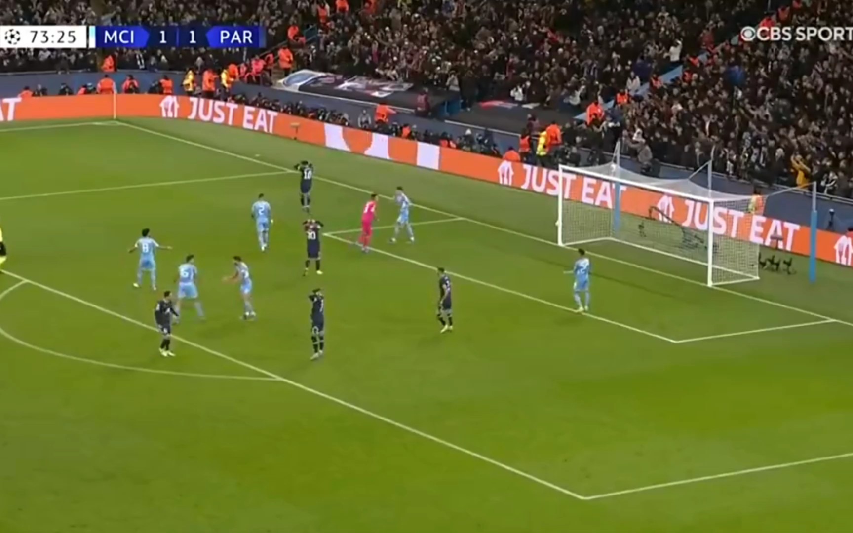 保罗生涯总助攻和抢断皆排名历史第二，仅次于斯托克顿（保罗生涯助攻与抢断双双位居历史第二，仅逊斯托克顿）