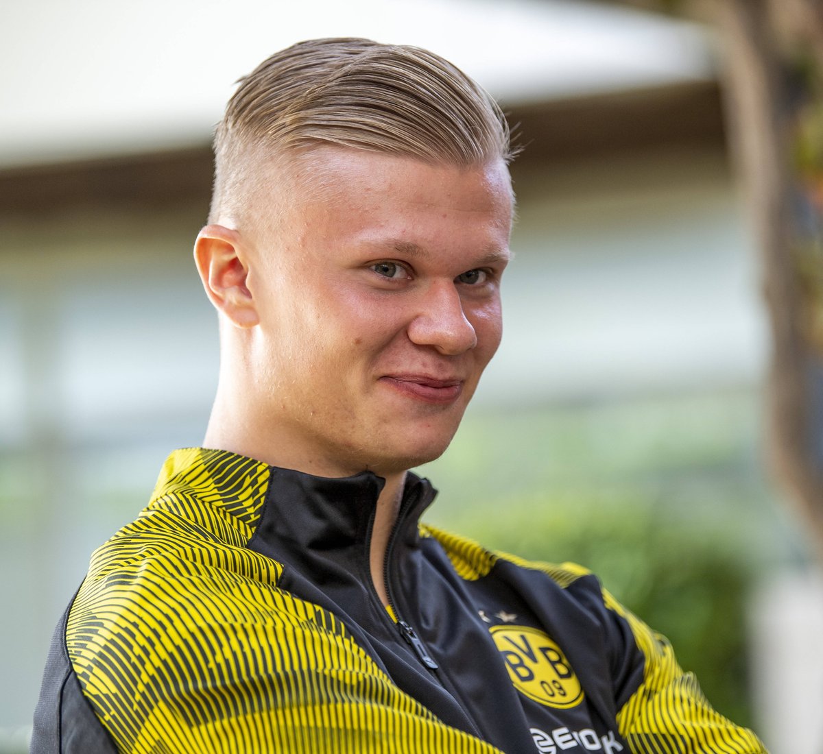 埃芬博格：拜仁前场三人能给卡尔空间，把他与梅西相比没好处（埃芬博格：拜仁锋线三将可为卡尔创造空间，与梅西作比较并无益处）