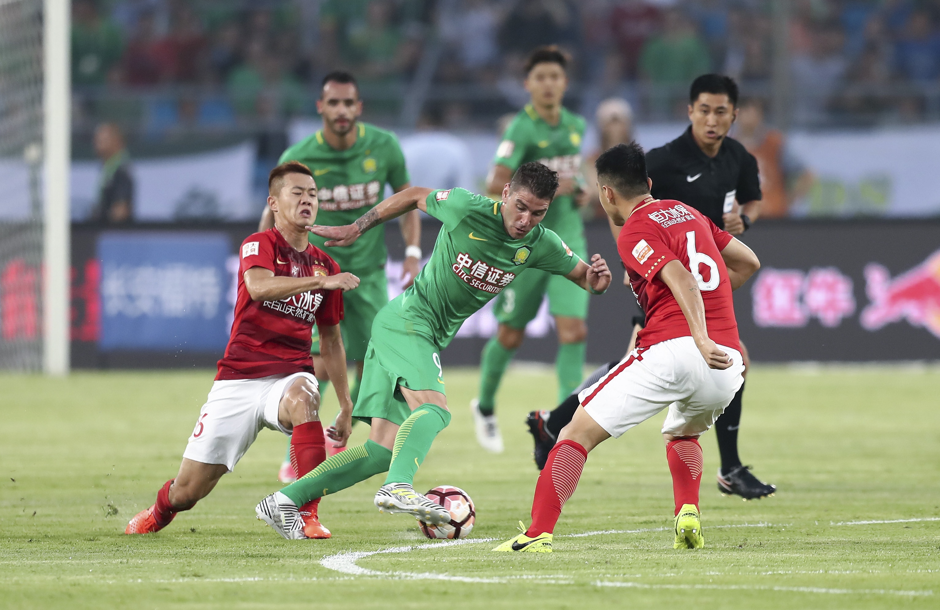 西甲：皇马客场2-2战平比利亚雷亚尔（西甲：皇马客场2-2平比利亚雷亚尔）