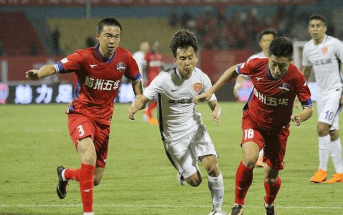 有爱，埃德森用手语向一名聋哑女球童示意：我爱你（暖心一刻：埃德森用手语向聋哑女球童传达“我爱你”）