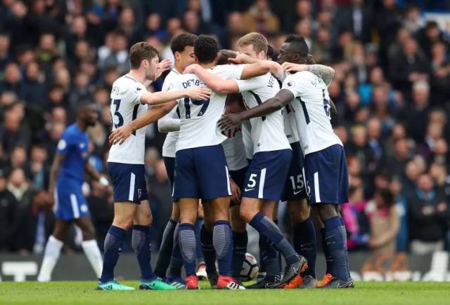 客战塞尔塔戴帽，莱万巴萨生涯第4次上演帽子戏法（莱万客场对塞尔塔上演帽子戏法，巴萨生涯第4次戴帽）